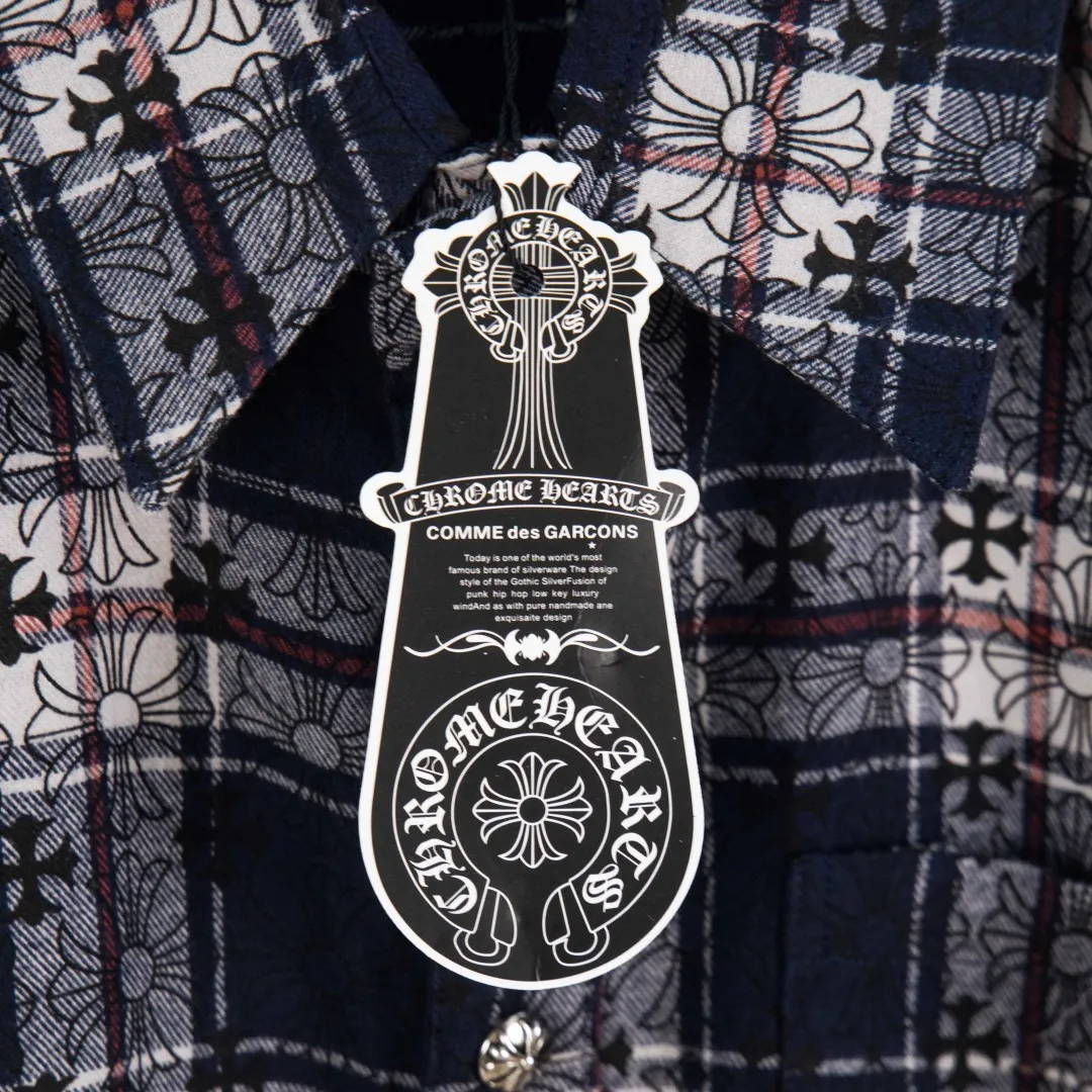 P280 💰zp version [Exclusive supply] Chrome Hearts classic cashew flower cross all-over printed jacquard long-sleeved top couple casual shirt 1️⃣Customized original jacquard fabric, high-quality pure cotton jacquard plaid fabric, soft and comfortable to the touch, a very high-quality fabric! 2️⃣The details of the workmanship are perfectly controlled. The lining is made of vest hemming, and the cuffs are made of double cross leather labels. It is different from the ordinary version. The collar is also designed with interlining, which shows high-end fashion and personality. The style is fashionable, simple and elegant, and it is a very versatile jacket! 4⃣️Complete accessories, all customized with original versions! Same style for men and women Color: Cashew Purple Size: S M L XL Number: SG10485